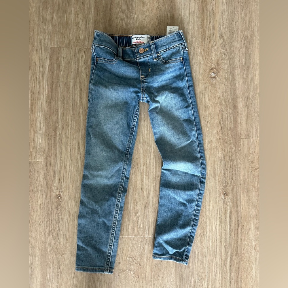 Girls jeans 5/6 - Picture 1 of 2
